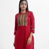 Women's printed straight kameez in joom fabric. Round neck, three-quarter sleeved and karchupi at the front.