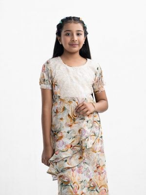 Kid girls retro wrap pattern frock in georgette fabric. Round neck, puff-sleeved. Cut and sew at the front and waist belt.