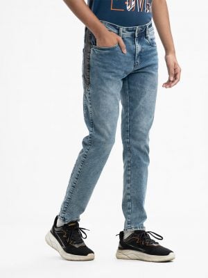 Teen boys slim-fitted denim pant. Zipped side pockets with two patch pockets on the back.