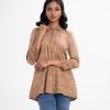 Ladies' printed A-line shirt in viscose fabric. Classic collar, long-sleeved and button fastening at the front.