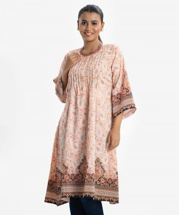 Women's printed tent style long tunic in joom fabric. Stand collar, three-quarter sleeved and button fastening at the front.