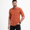 Men's long-sleeve casual shirt in print cotton fabric. Classic collar, button fastening at the front and adjustable cuff.