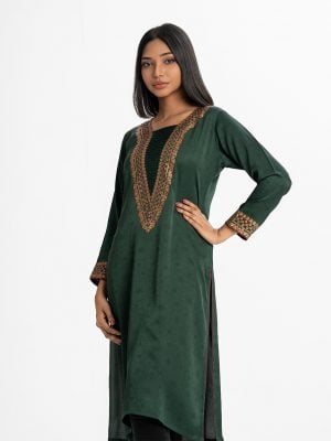 Floral printed straight kameez in crepe fabric. Full sleeves, V-cut neck. Karchupi at the front and sleeves cuff.