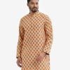 Men's slim fitted panjabi in cotton fabric. Mandarin collar, inseam pockets and button fastening at the front.