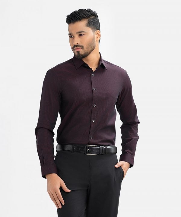 Men's slim fit business formal shirt in jacquard fabric.Classic collar and long sleeves with adjustable button cuff.