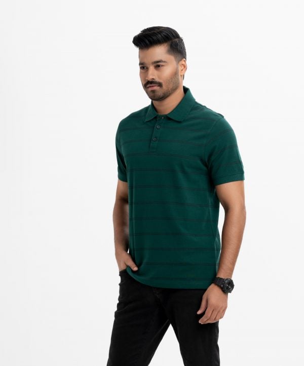 Men's printed short-sleeved polo in cotton pique fabric. Classic collar with straight hem.