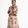 Women's printed straight kameez in jacquard fabric. Round neck, three-quarter sleeves and karchupi at the front.