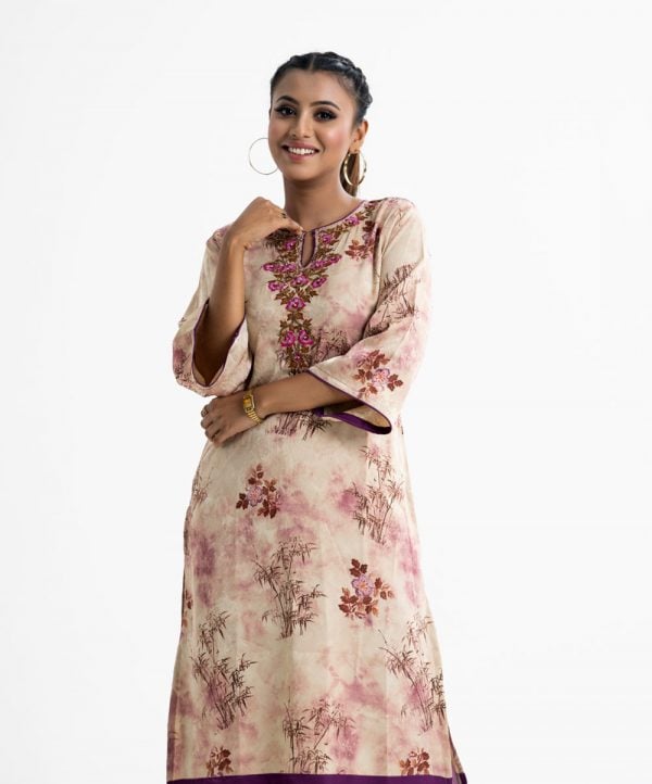 Women's printed straight kameez in jacquard fabric. Round neck, three-quarter sleeves and karchupi at the front.