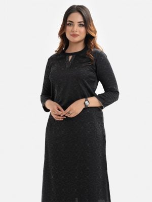 Women's printed straight kameez in crepe fabric. Mock neck, three-quarter sleeves and karchupi at the front.