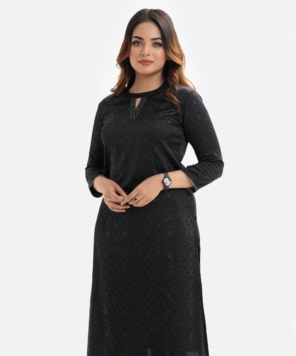 Women's printed straight kameez in crepe fabric. Mock neck, three-quarter sleeves and karchupi at the front.