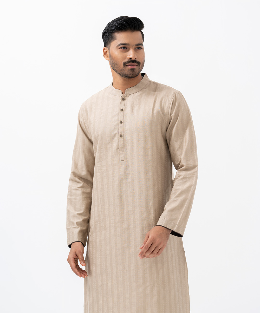 Men's printed semi-fitted panjabi in jacquard fabric. Mandarin collar, inseam pockets and long sleeves. Men's printed semi-fitted panjabi in jacquard fabric. Mandarin collar, inseam pockets and long sleeves.