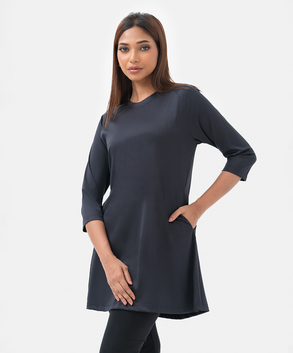 Women's A-line tunic in dri fit fabric. Wrangler sleeves and crew neck. Women's A-line tunic in dri fit fabric. Wrangler sleeves and crew neck.