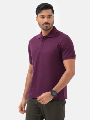 Men's short-sleeved polo in cotton pique fabric. Classic collar with straight hem.