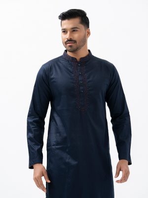 Men's slim-fitted panjabi in cotton fabric. Mandarin collar, inseam pockets and long sleeves. Karchupi at the front.