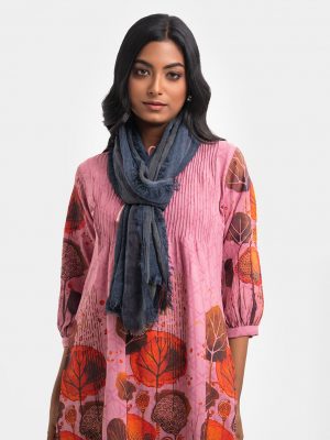 Unisex scarf & muffler in soft blended fabric. Fringe trim detailed.