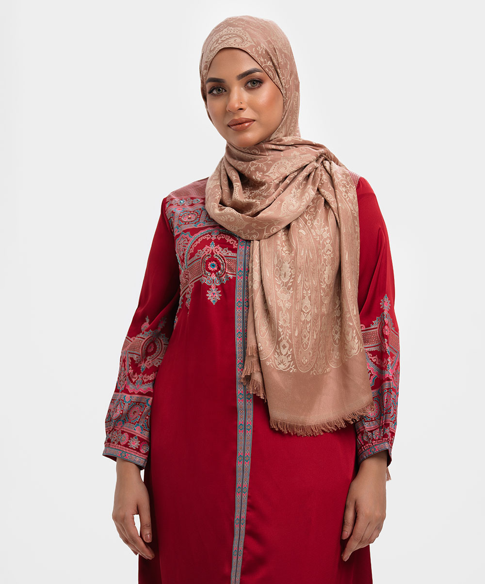 Brown Jacquard Scarf Brown hijab/scarf in blended jacquard fabric. Trimmed fringes on the borders.