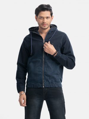 Men's casual hooded jacket in denim fabric. Full sleeves, front zipper opening with two hand-warming pockets.