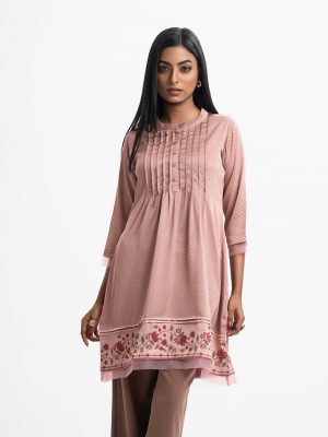 Band collar tunic in satin georgette fabric. Stone button and pintuck details at the front. Organza patch on the hemline and cuffs.