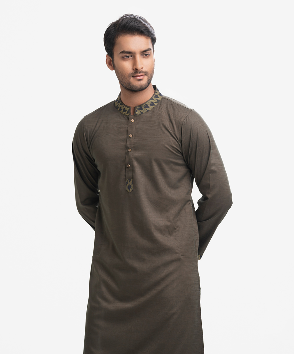 Men's fitted panjabi in jacquard fabric. Patch at the mandarin collar & placket. Inseam side pockets. Green Jacquard Fitted Panjabi