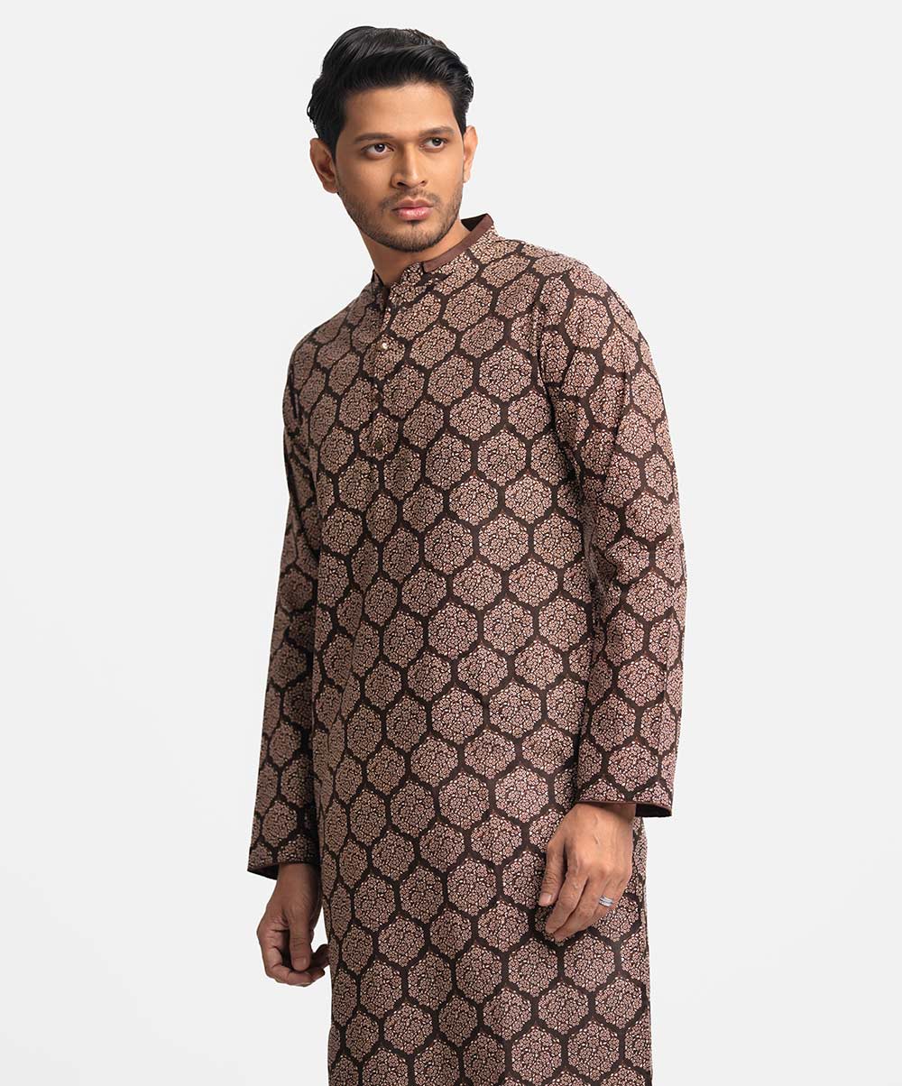 Slim fit Panjabi in cotton fabric. Mandarin collar with matching pleat. Inseam side pockets. Coffee Brown Fitted Panjabi