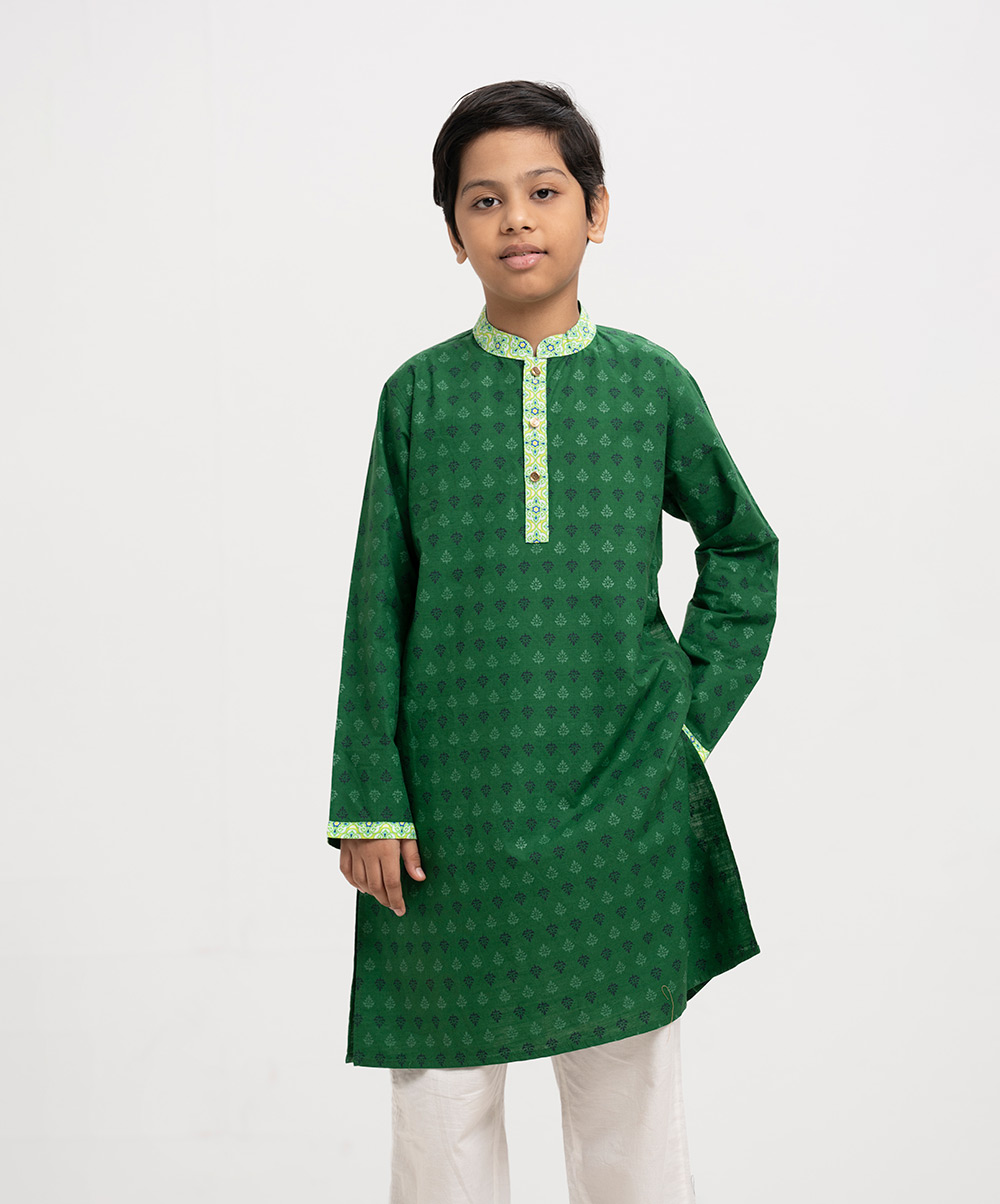 Kid boy's panjabi in printed cotton fabric. Patch at mandarin collar, buttons placket & full sleeves. Inseam pockets. Green Cotton Panjabi