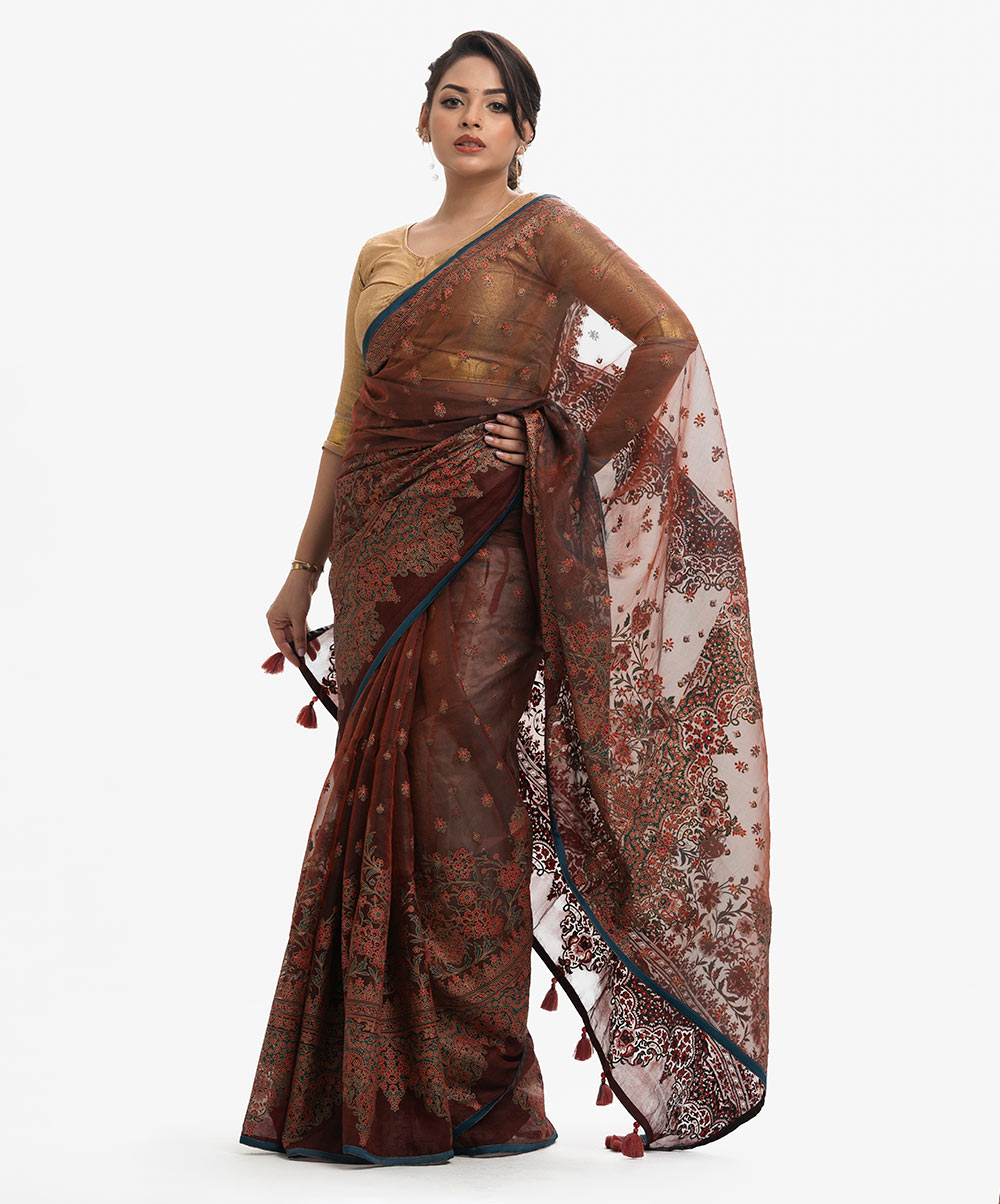 Women's exclusive printed saree in muslin fabric. Heavy Karchupi at achal, patchwork at the border and added tassels. Maroon Muslin Exclusive Saree