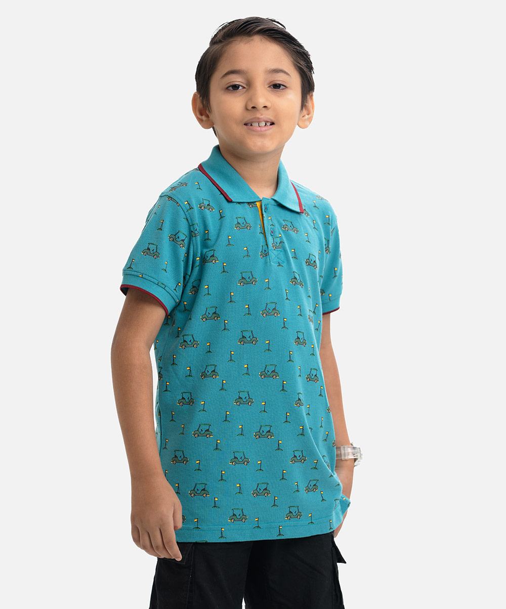 Kid boys Polo in cotton pique fabric. Classic collar, short sleeves and all-over printed. Blue Pique Short Sleeve Polo