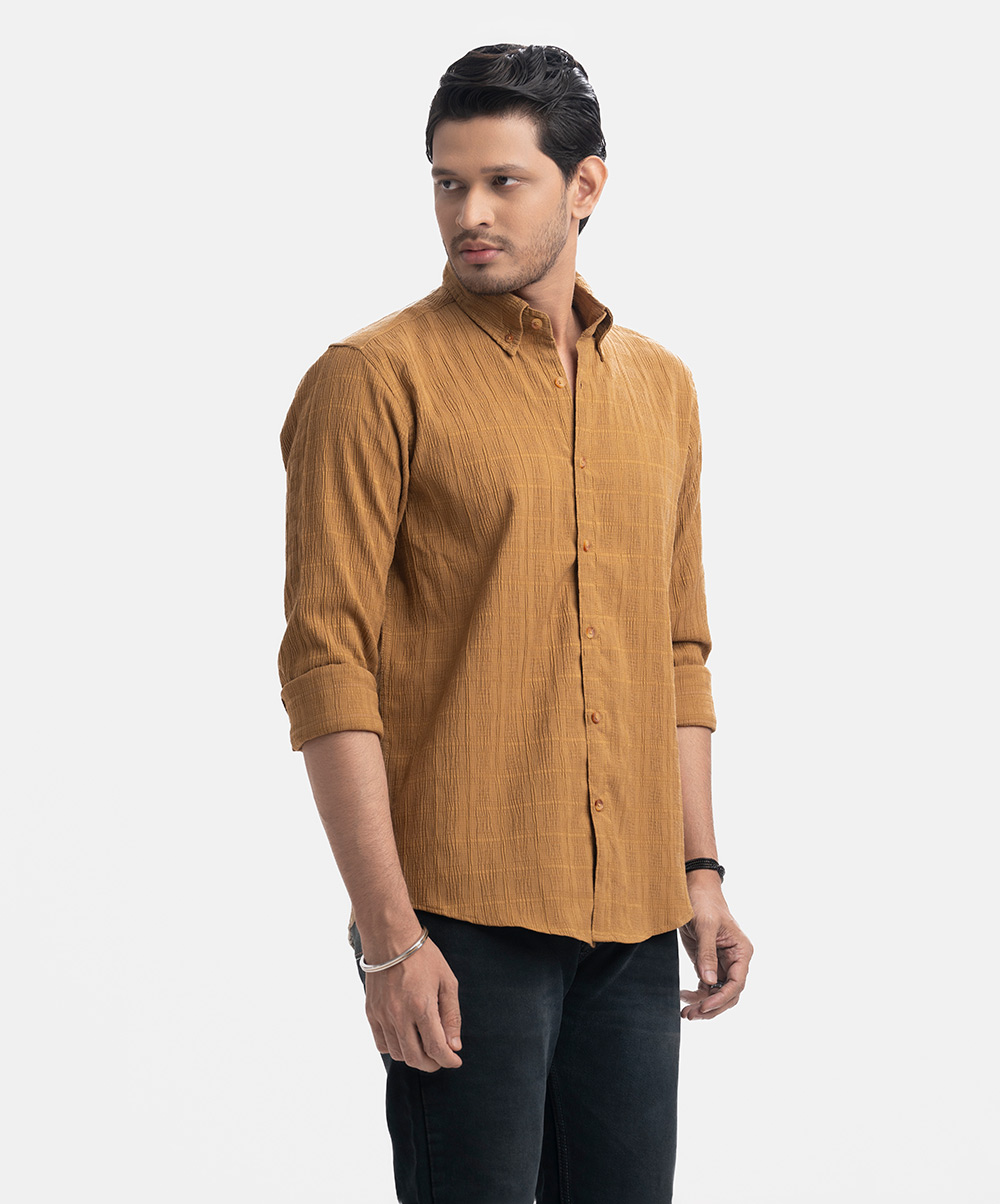 Men's slim fit business casual premium shirt in rayon blended fabric. Classic collar, long sleeves with buttoned cuffs. Golden Rayon-blend Business Casual Shirt
