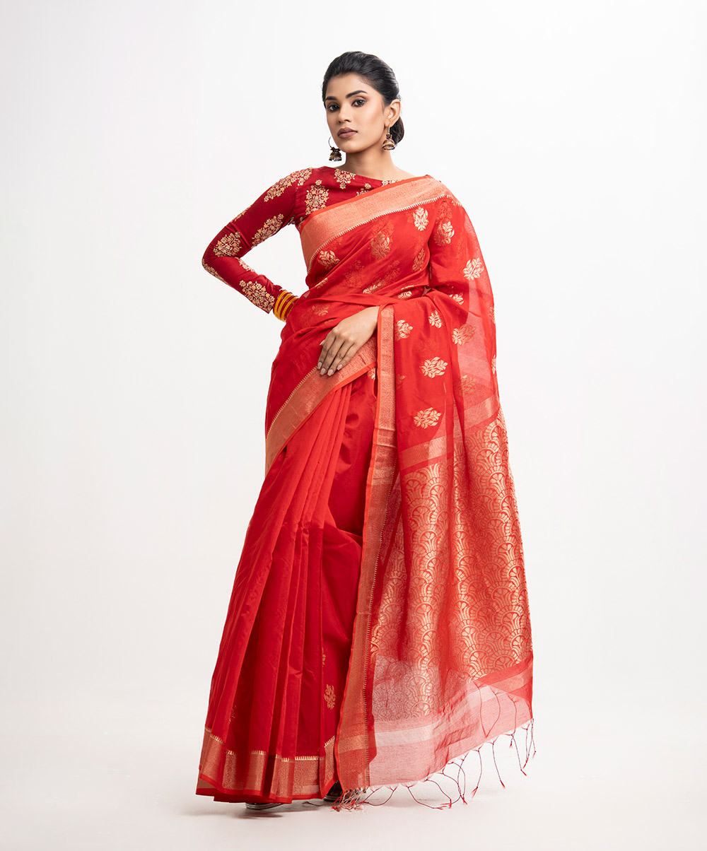 All-over weaving details saree in half-silk fabric. Zari threads & fringe trim at the Aanchal. Red Half-silk Saree