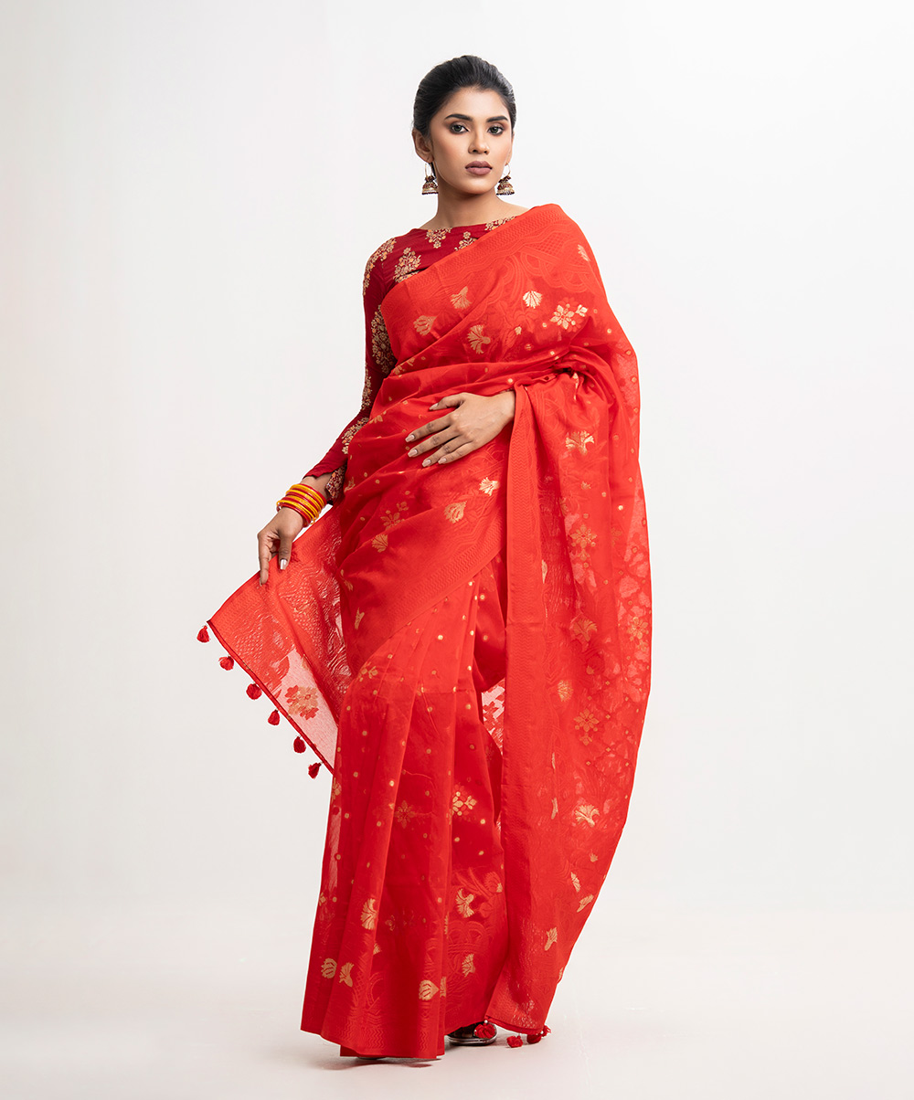 All-over weaving details saree in half-silk fabric. Tassels at the Aanchal. Red Half-silk Saree