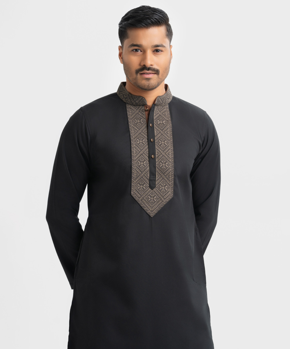 Men's semi-fitted panjabi in cotton blended fabric. Mandarin collar, inseam pockets and long sleeves. Embroidery at the front. Black Cotton Blended Semi Fitted Panjabi