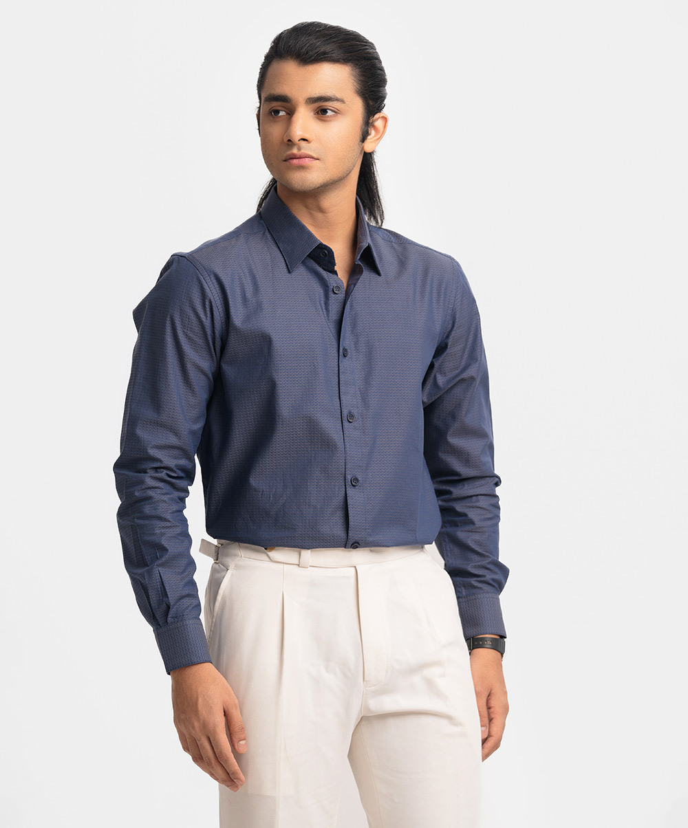 Long-sleeved business formal shirt in cotton jacquard fabric. Classic collar, adjustable button cuffs. Blue Cotton Jacquard Business Formal Shirt