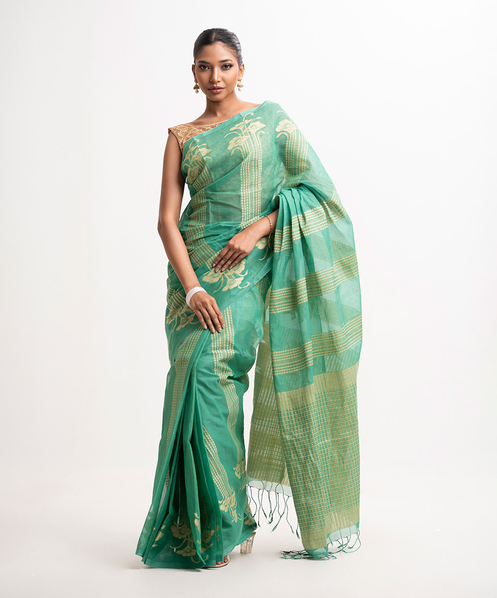 All-over weaving details saree in cotton fabric. Fringe trim at the Aanchal. Mint Green Cotton Saree