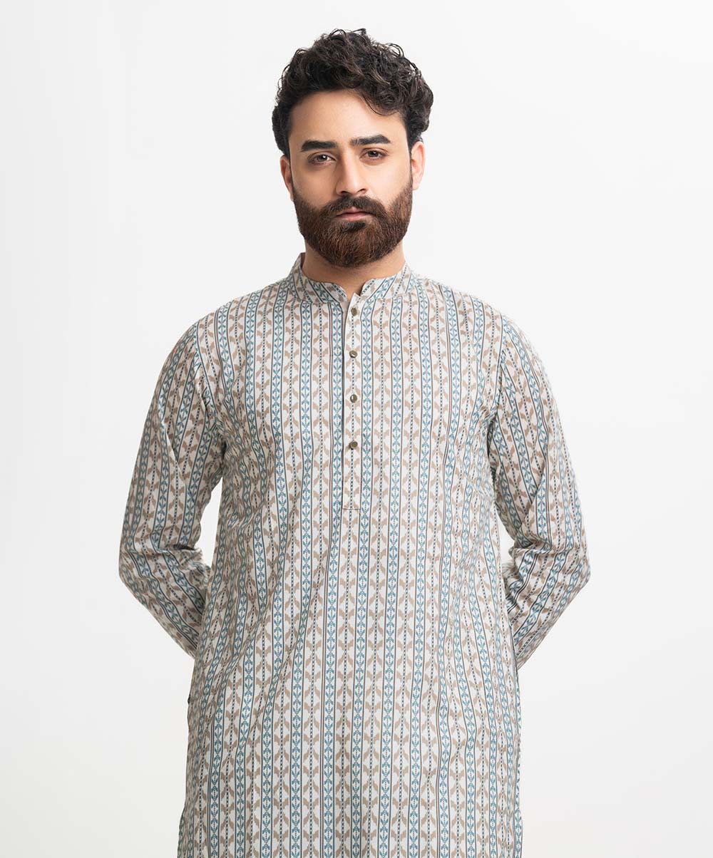 Classic semi-fitted panjabi in cotton fabric. Inseam side pockets. Printed Cotton Fitted Panjabi