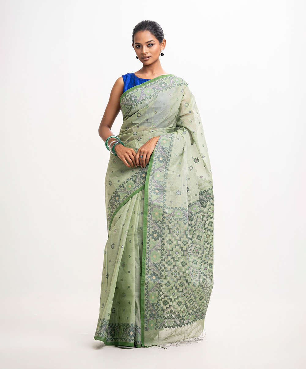 All-over weaving details saree in cotton fabric. Fringe trim at the Aanchal. Green Cotton Saree