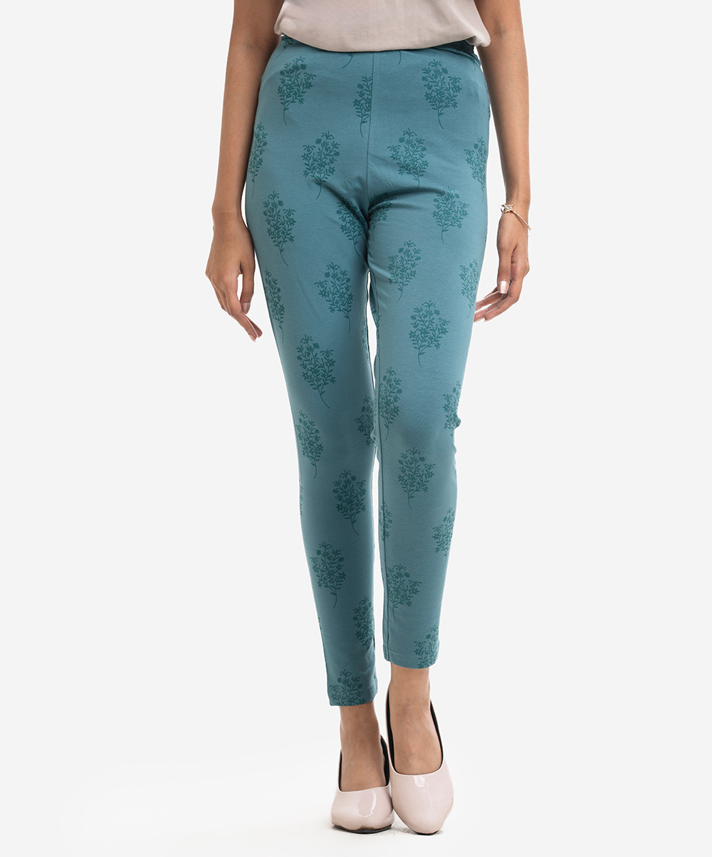 Women's leggings in stretchable cotton knit fabric. Concealed elasticated waistline and all over printed. Teal Cotton Knit Leggings