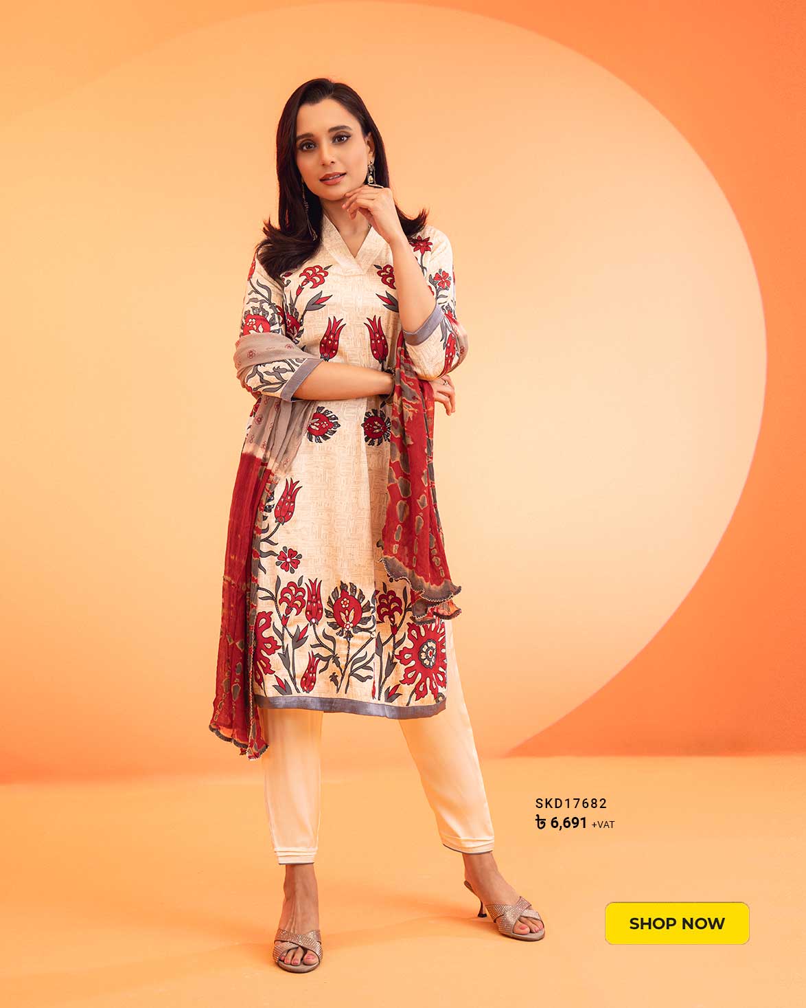 Sabila Nur in Off-white Blended Karchupi Salwar Kameez 